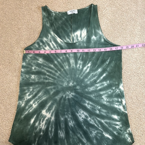 Zenana green tie-dye flowy tank size M - Picture 9 of 10